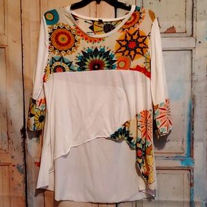 Fashion Collection High/Low Geometric Desidn Top